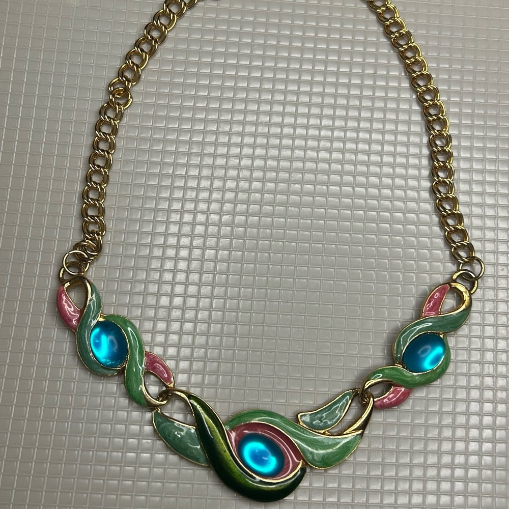 Elegant Multicolor Necklace - Picture 2 of 3